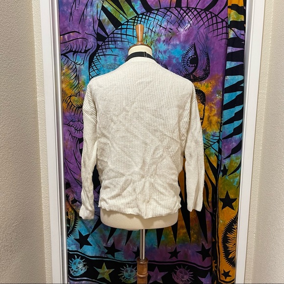 🌈 Lovely distressed cut out sweater - Picture 4 of 11